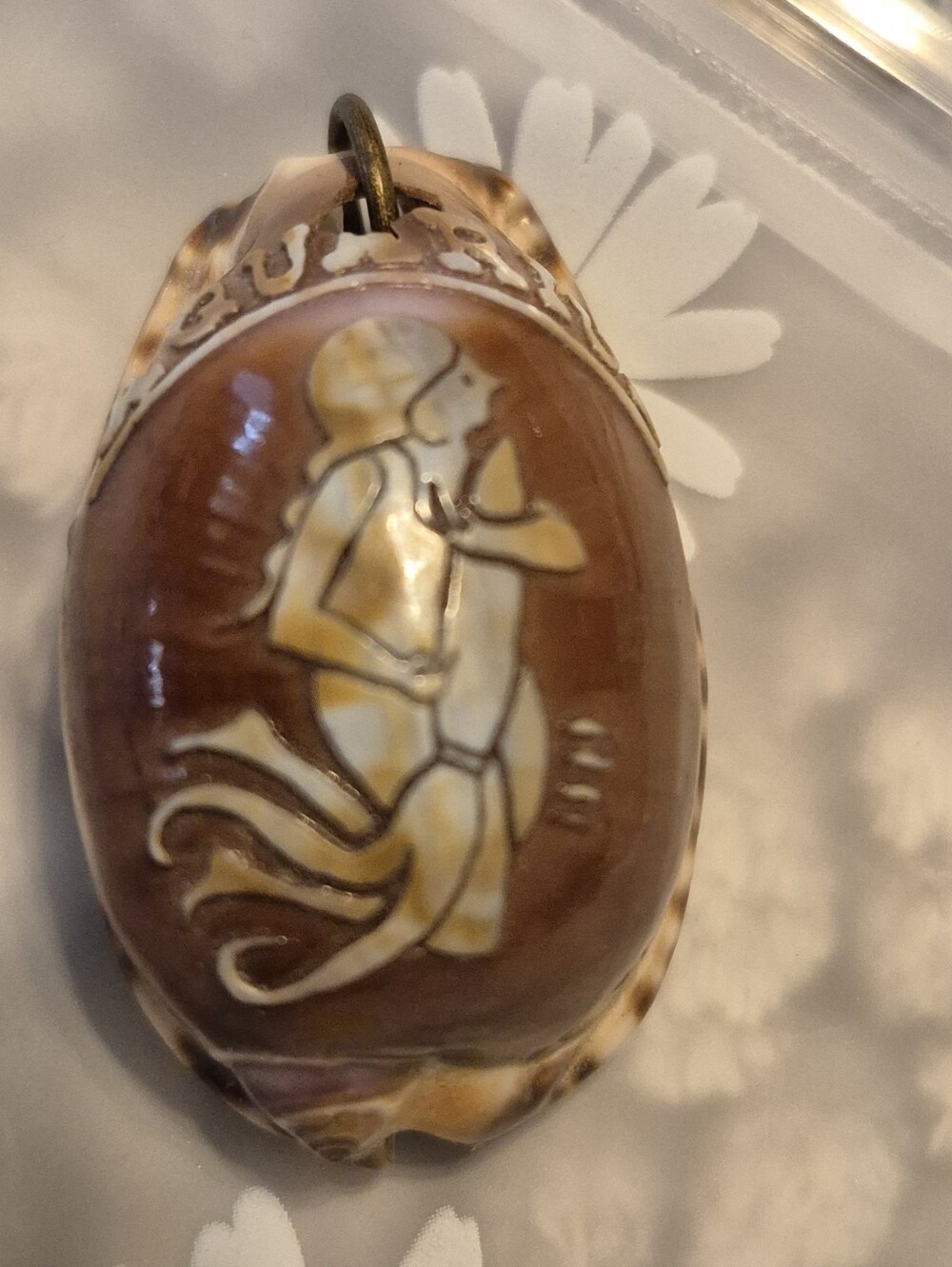 VINTAGE Hand-Carved Tiger Cowrie Shell Aquarious Pendant
